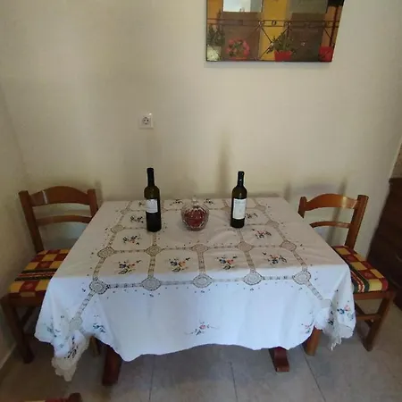 Amalias Διαμέρισμα Κομπίτσι