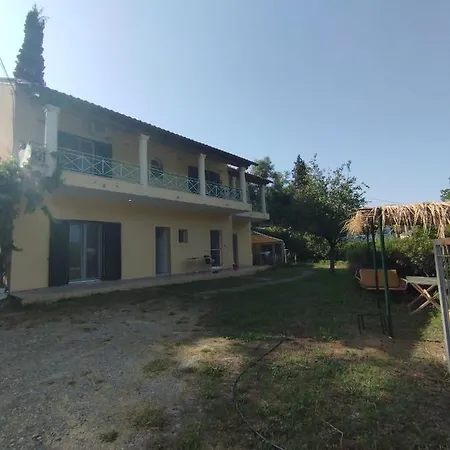 Amalias * Κομπίτσι